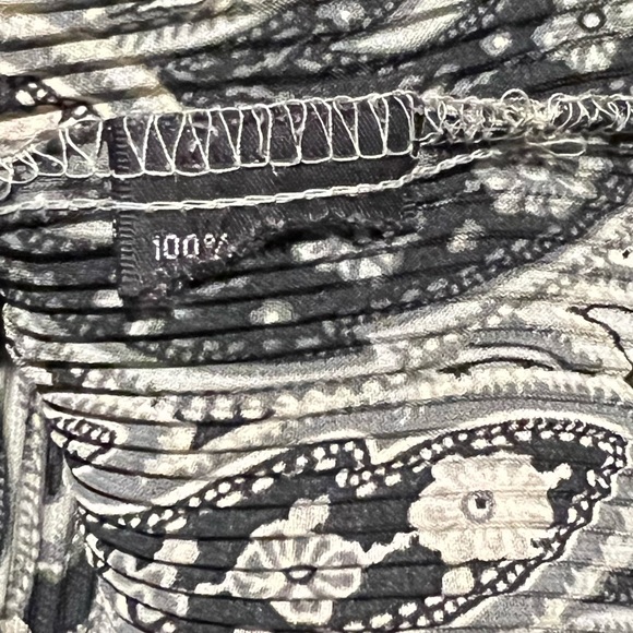 Essentials by Milano Black & Green Tones Leaf/Floral Print l/s Top sz S - Picture 12 of 15